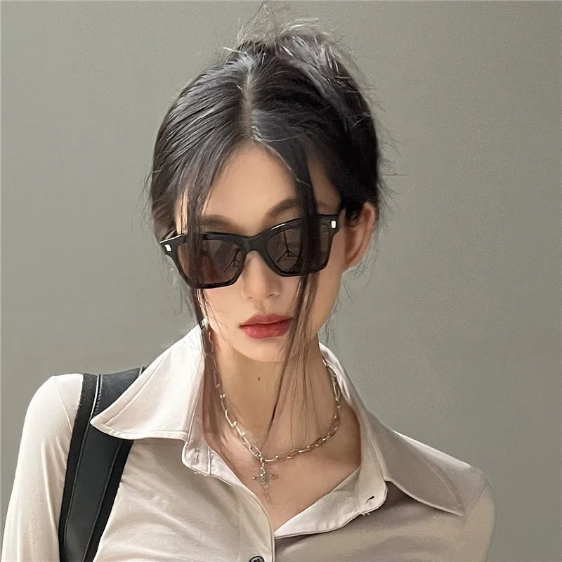 🕶️ 2024 New Women’s Premium Retro Tea Sunglasses 🍵 | Anti-UV 🛡️ | Fashion Trendy Square PC Frame ◼️ | UV400 Protection 🌞