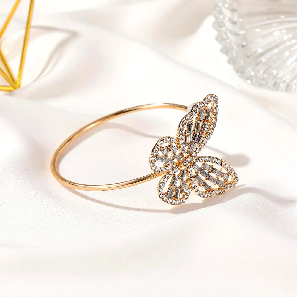π¦ Zircon & Pearl Butterfly Bracelet β Adjustable, Trendy in Europe/USA π