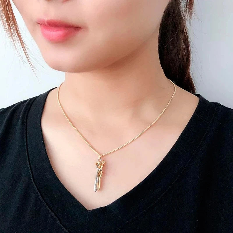 💖✨ Hip Hop Embrace Couple Pendant – Lovers’ Hug Necklace ✨💖