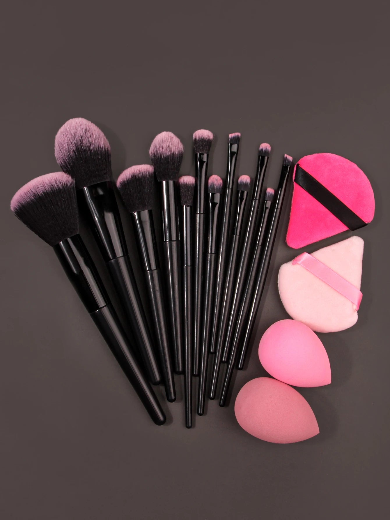 ποΈππΈHigh-end makeup tools: 12 soft-bristled makeup brushes , 2 water-drop sponge eggs π§π₯β¨π¦, and 2 double-sided triangular powder puffs πΊππ«ππͺ