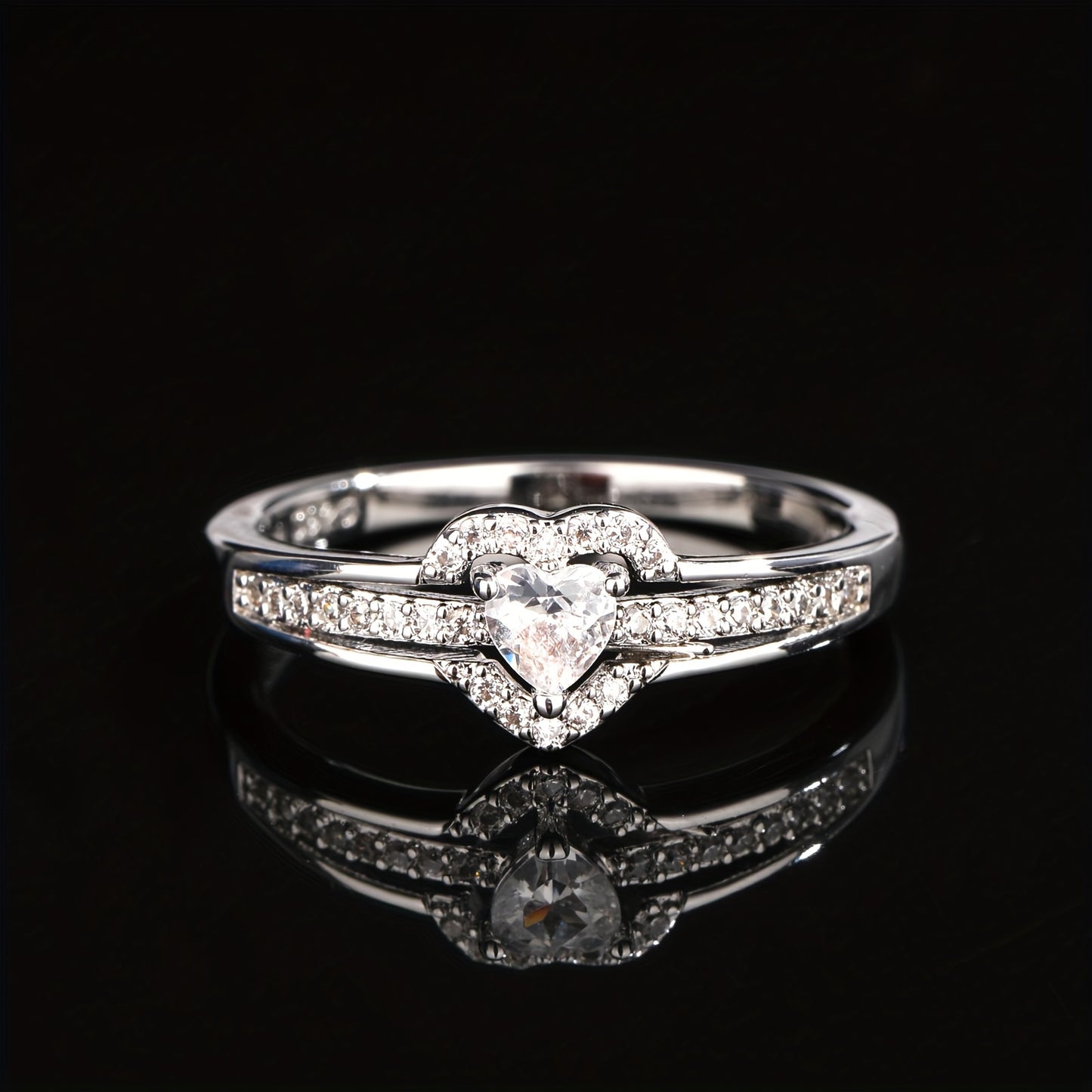 π Itβs a sterling silver heart-shaped ring, 14k gold plated β¨, adorned with sparkling zirconia π. It features a trendy design π, symbolizes beauty πΉ and romance β€οΈ, and comes in a premium gift box π.