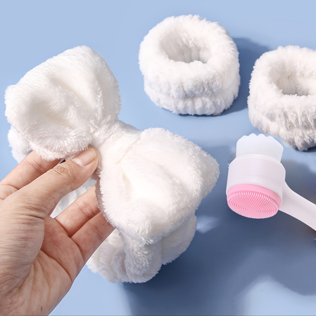 π 3D Double Silicone Facial Brush π§΄πββοΈ β Soft Bristles πͺ₯, Exfoliating πΏ, Double-Sided, with Coral Fleece Headband π β Skincare & Travel Friendly βοΈ