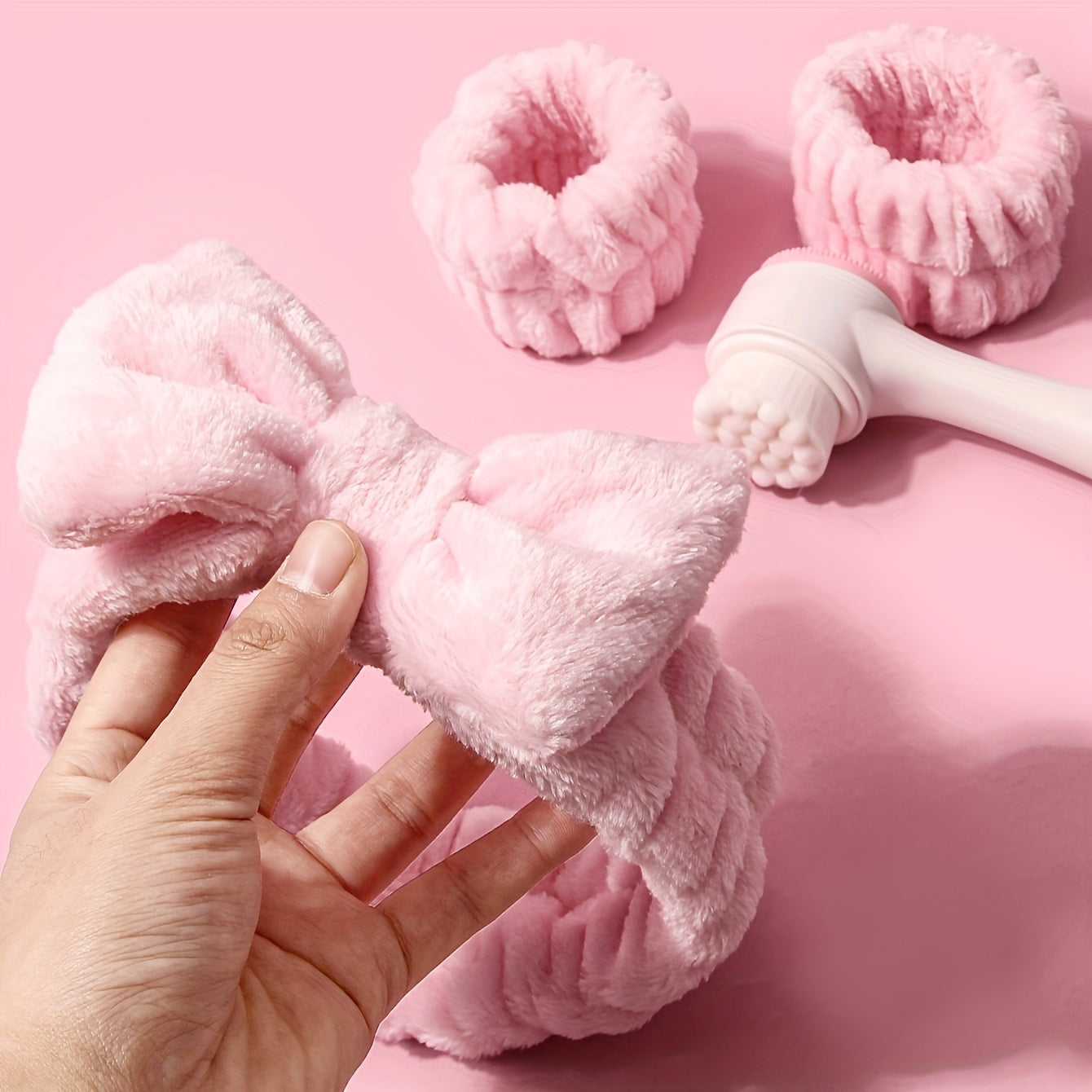 π 3D Double Silicone Facial Brush π§΄πββοΈ β Soft Bristles πͺ₯, Exfoliating πΏ, Double-Sided, with Coral Fleece Headband π β Skincare & Travel Friendly βοΈ