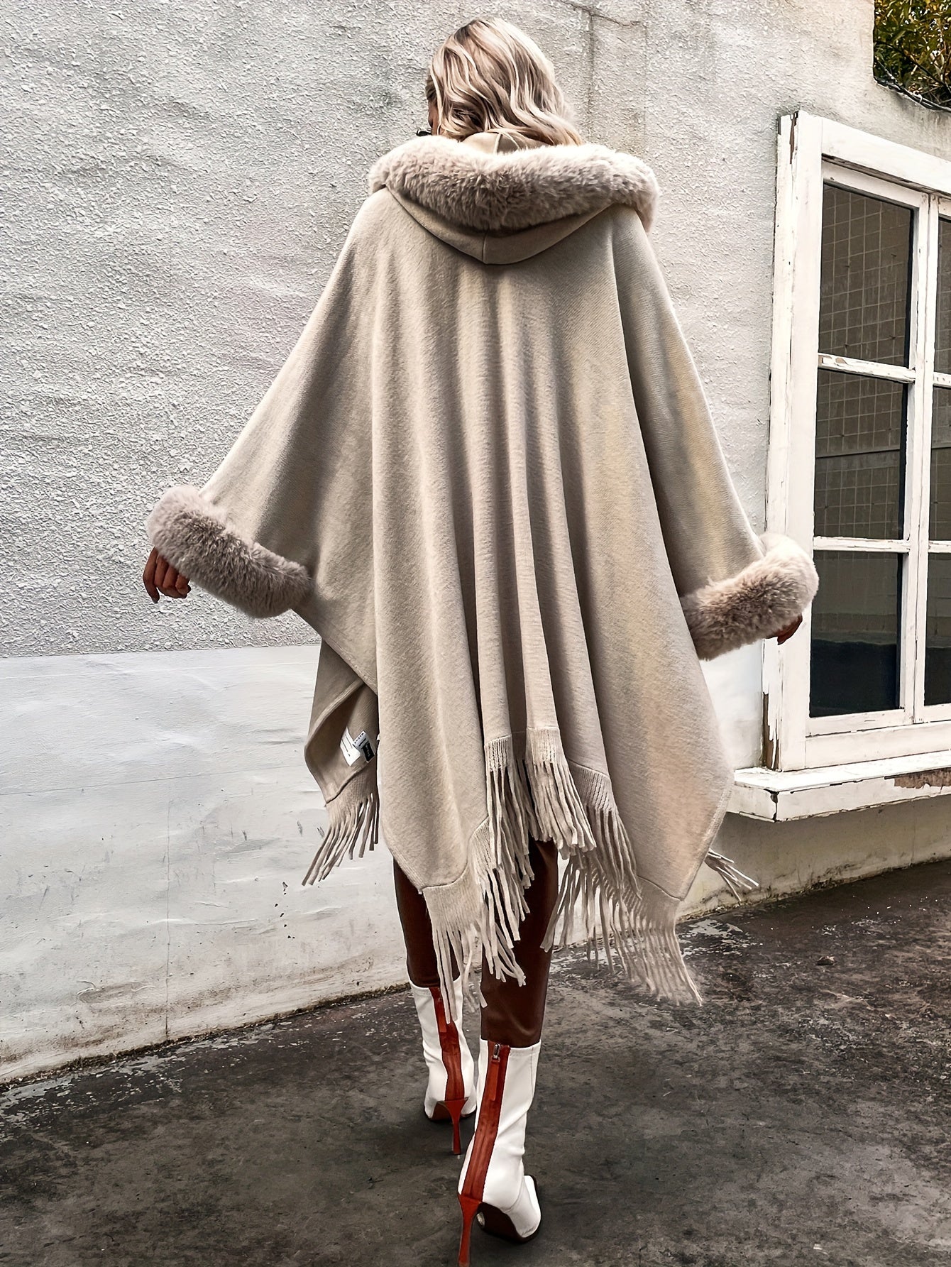 🧥✨ Women’s Elegant Hooded Cape Coat 🌟 V-Neck | 👚 Long Sleeves | 🎀 Fringe Trim | 🤎 Brown ❄️ All-Season Outerwear | 💃 Casual to Formal | 🌟 Sophisticated Winter Style