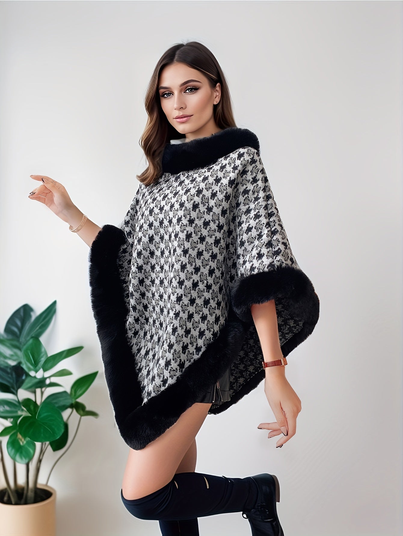 ✨ Women’s Houndstooth Cape-Style Poncho Coat – Faux Fur Trim Short Winter Wrap ❄️🧥 Elegant Black & White Warm Shawl for Fall & Winter 🍂❄️ Middle Eastern–Inspired Cape Design for Chic, Luxurious Style ✨