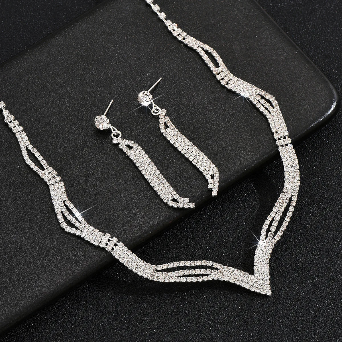 👑✨ Women’s Fashion Jewelry Set – Light Luxury & Sparkling Elegance ✨💎