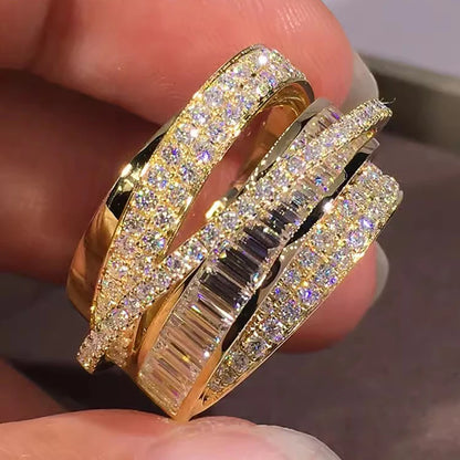 💍✨ Huitan Women’s Wedding Band – Trendy CZ Pave Ring 💎🌸