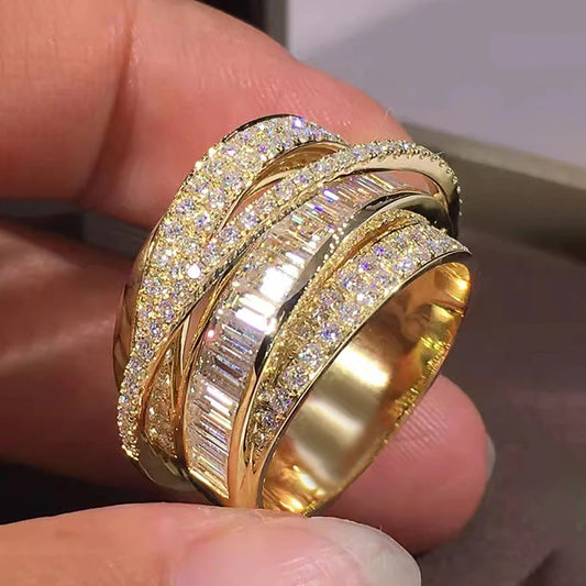 💍✨ Huitan Women’s Wedding Band – Trendy CZ Pave Ring 💎🌸