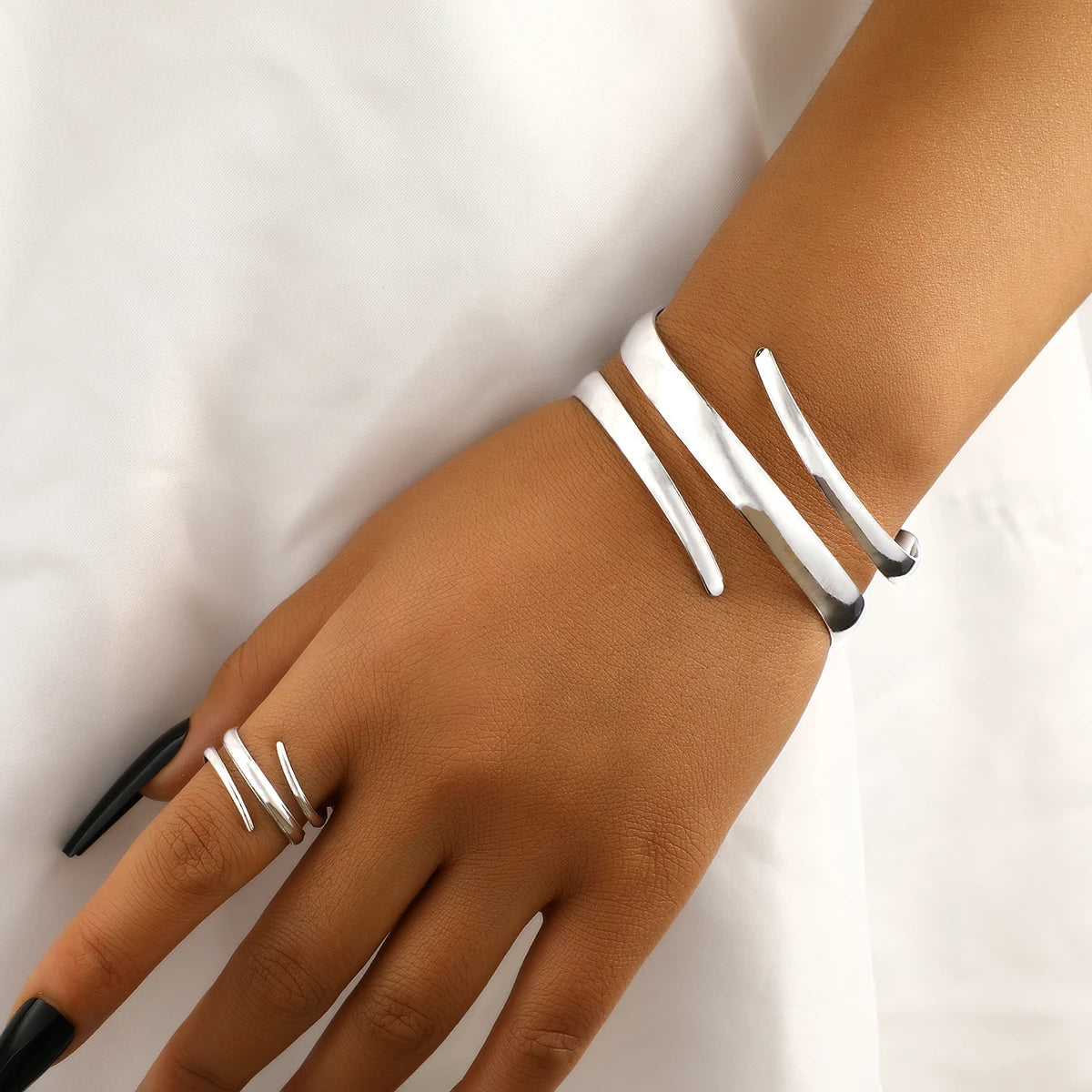 💛✨ European & American Jewelry Set – Thick Bracelet & Ring (Gold Color) ✨💛