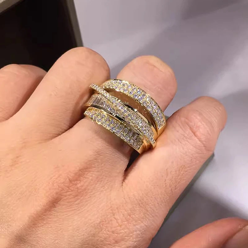 💍✨ Huitan Women’s Wedding Band – Trendy CZ Pave Ring 💎🌸