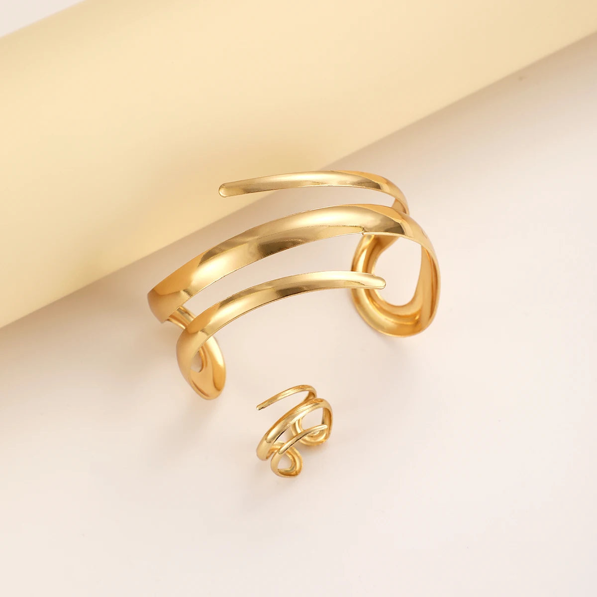 💛✨ European & American Jewelry Set – Thick Bracelet & Ring (Gold Color) ✨💛