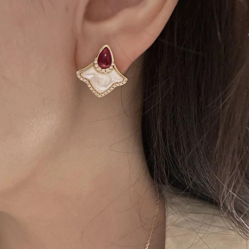🍁✨ Light Luxury White Fritillaria & Ruby Maple Leaf Jewelry Set ✨🍁