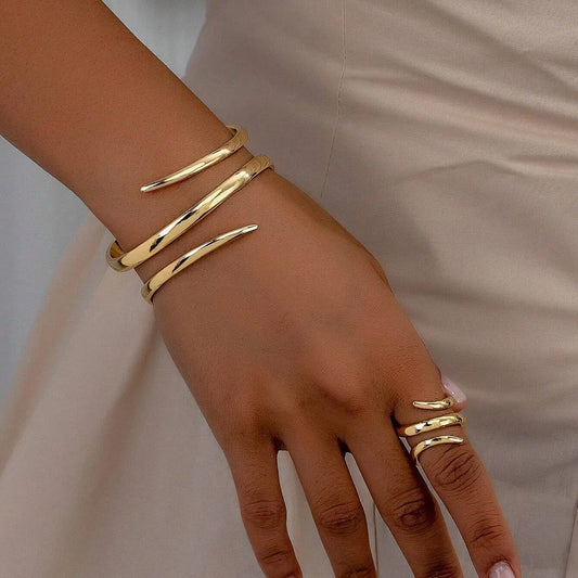 💛✨ European & American Jewelry Set – Thick Bracelet & Ring (Gold Color) ✨💛