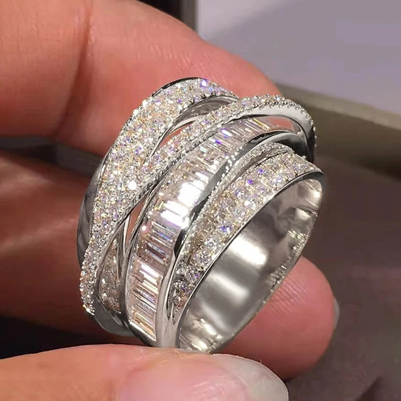 💍✨ Huitan Women’s Wedding Band – Trendy CZ Pave Ring 💎🌸