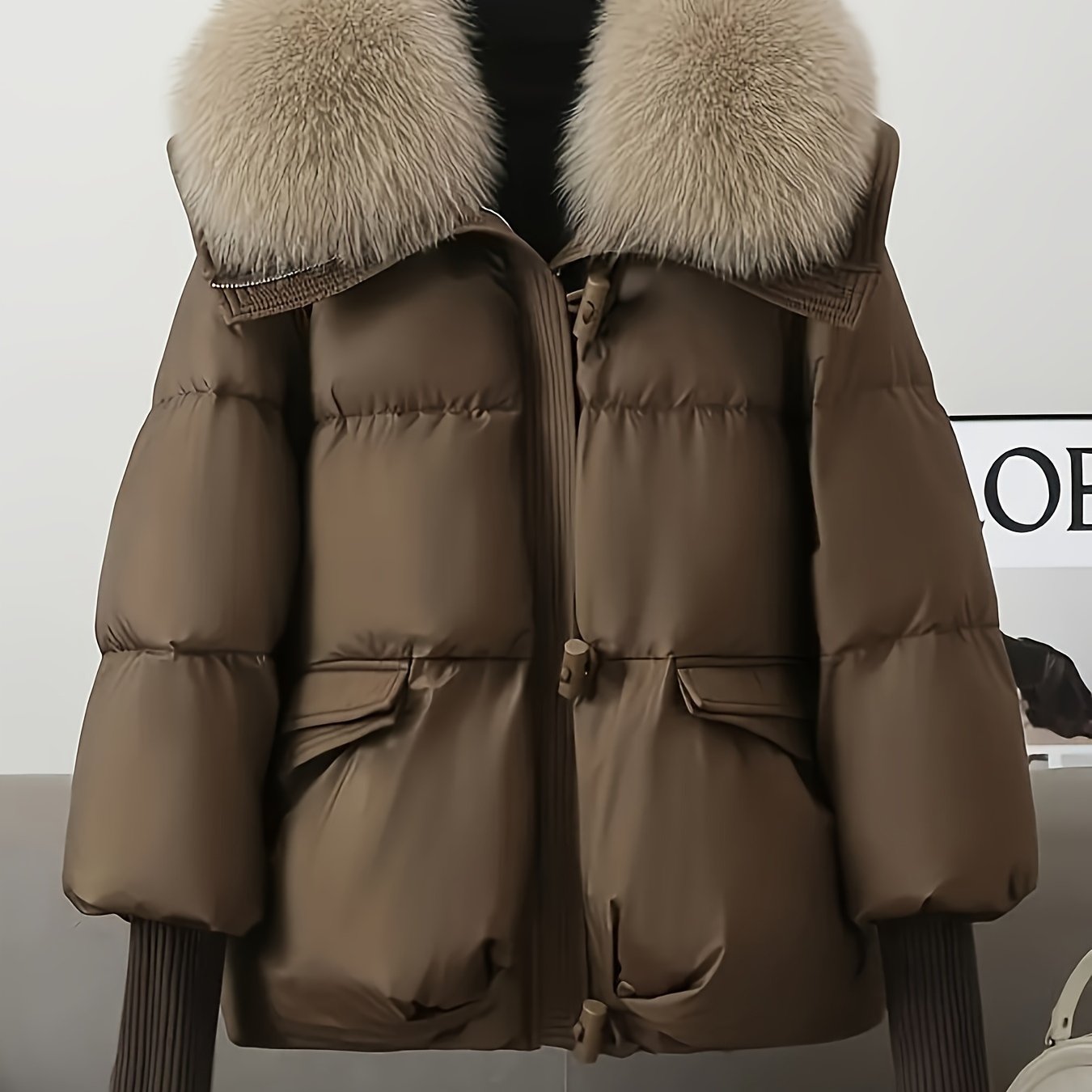 🧥❄️ Women’s Winter Thick Warm Padded Coat with Large Fur Collar 🔥 Tall Medium-Length Jacket | 🤍 Loose H-Line Silhouette | ⛄ Flattering Outerwear for Cold Weather 🌟 Full-Length Style for Petite Bodies | 🧵 Non-Stretch Fabric