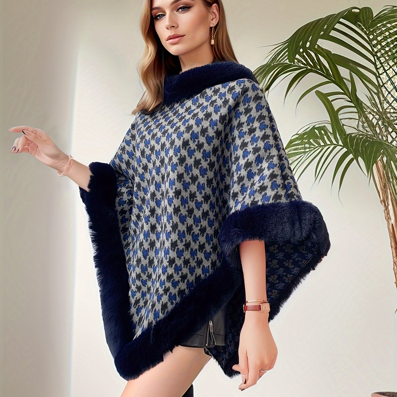 ✨ Women’s Houndstooth Cape-Style Poncho Coat – Faux Fur Trim Short Winter Wrap ❄️🧥 Elegant Black & White Warm Shawl for Fall & Winter 🍂❄️ Middle Eastern–Inspired Cape Design for Chic, Luxurious Style ✨