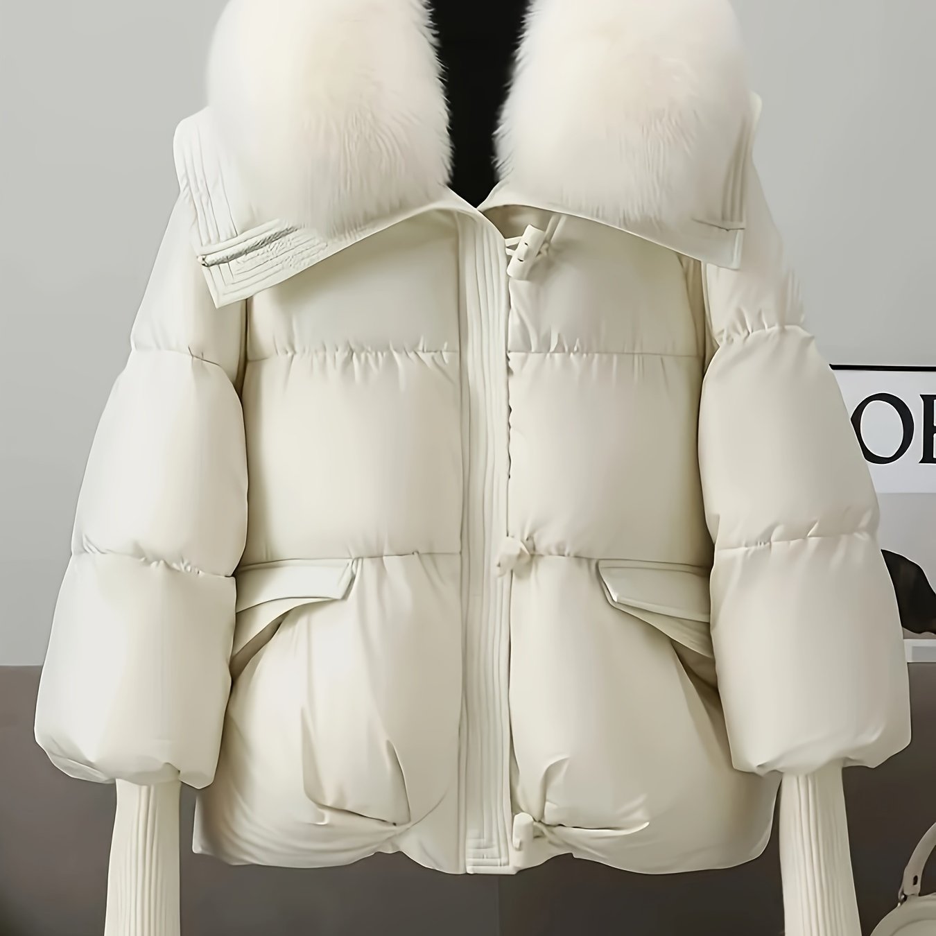 🧥❄️ Women’s Winter Thick Warm Padded Coat with Large Fur Collar 🔥 Tall Medium-Length Jacket | 🤍 Loose H-Line Silhouette | ⛄ Flattering Outerwear for Cold Weather 🌟 Full-Length Style for Petite Bodies | 🧵 Non-Stretch Fabric